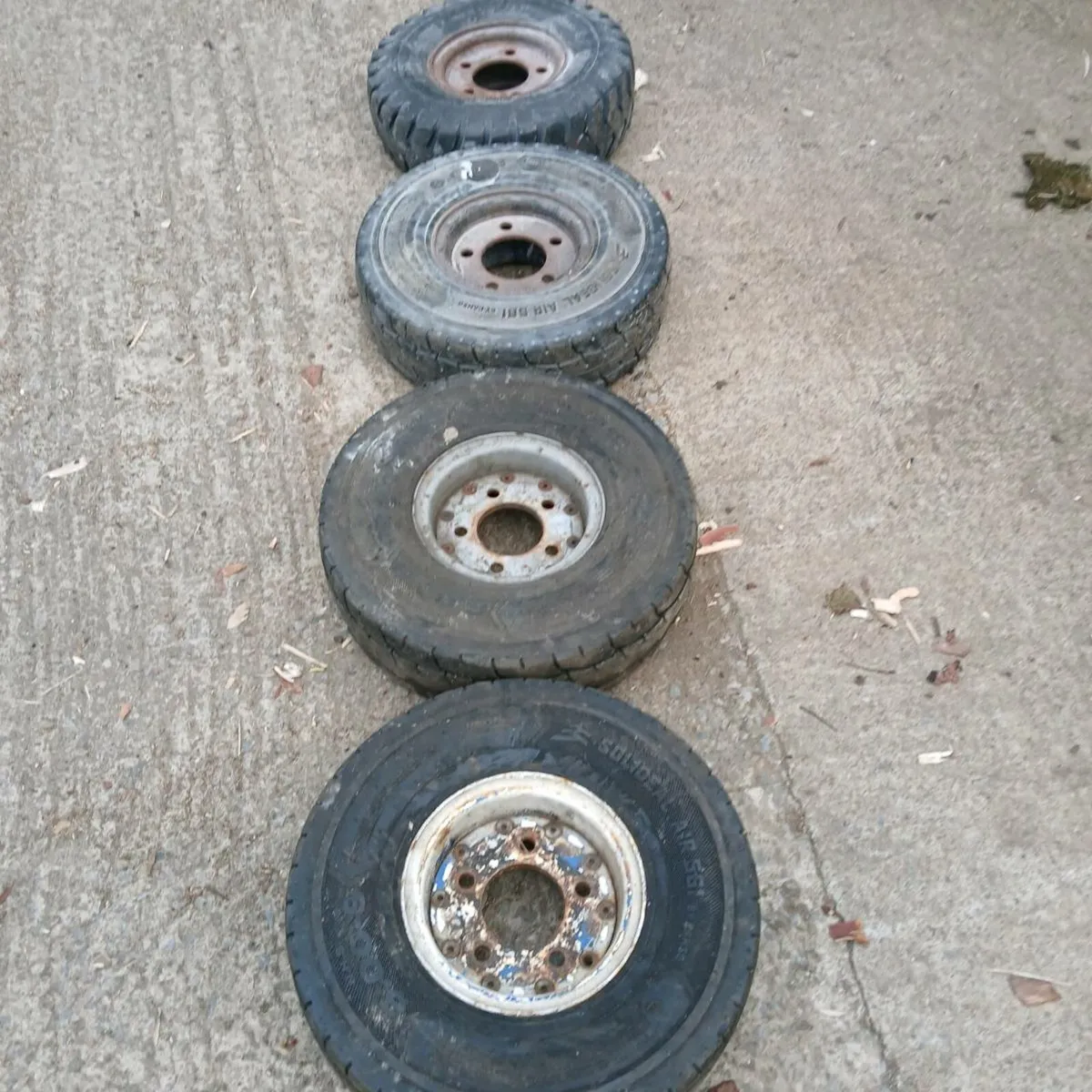 Wheel and tyres 6.00-9 - Image 3