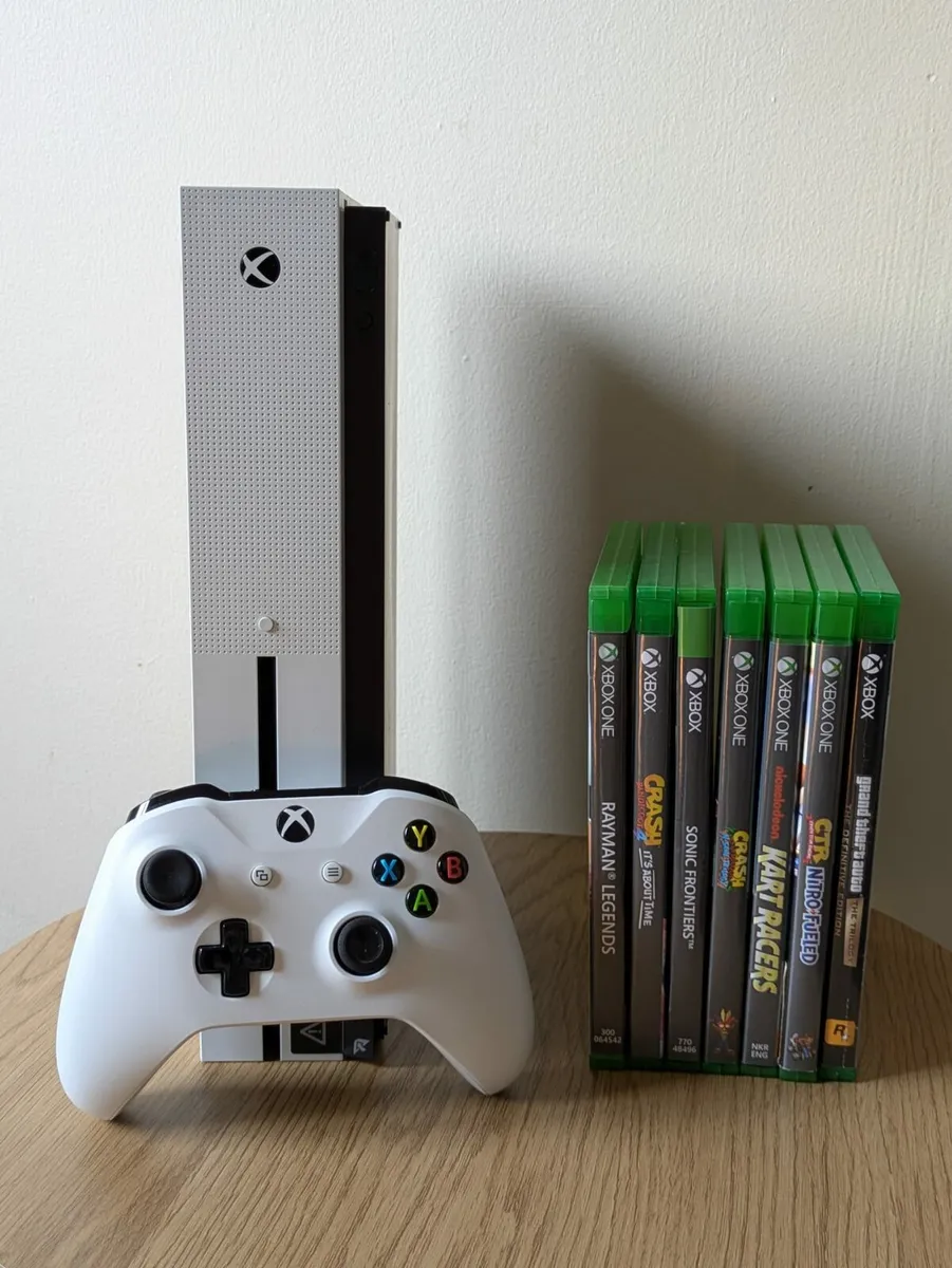 XBOX SERIE S 500GB with games - Image 1