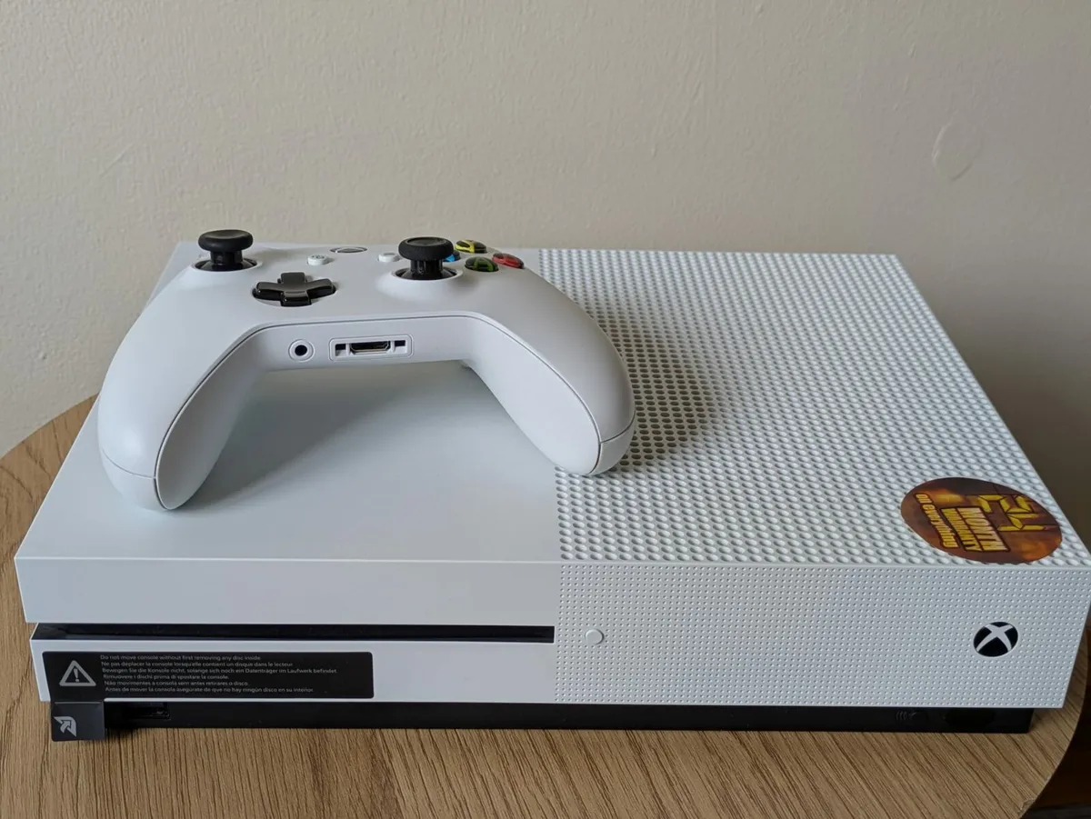 XBOX SERIE S 500GB with games - Image 3