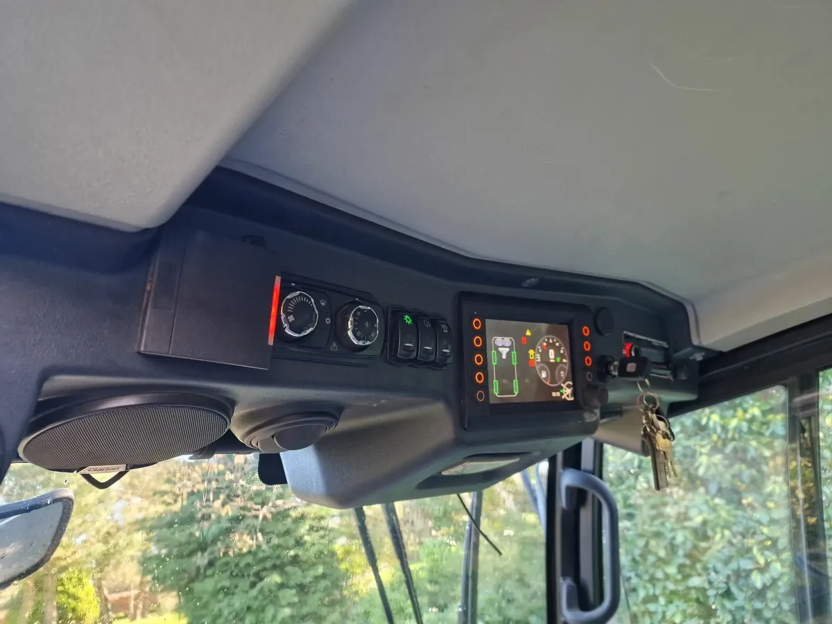 2018 Mathieu MC210 road sweeper roadsweeper - Image 4