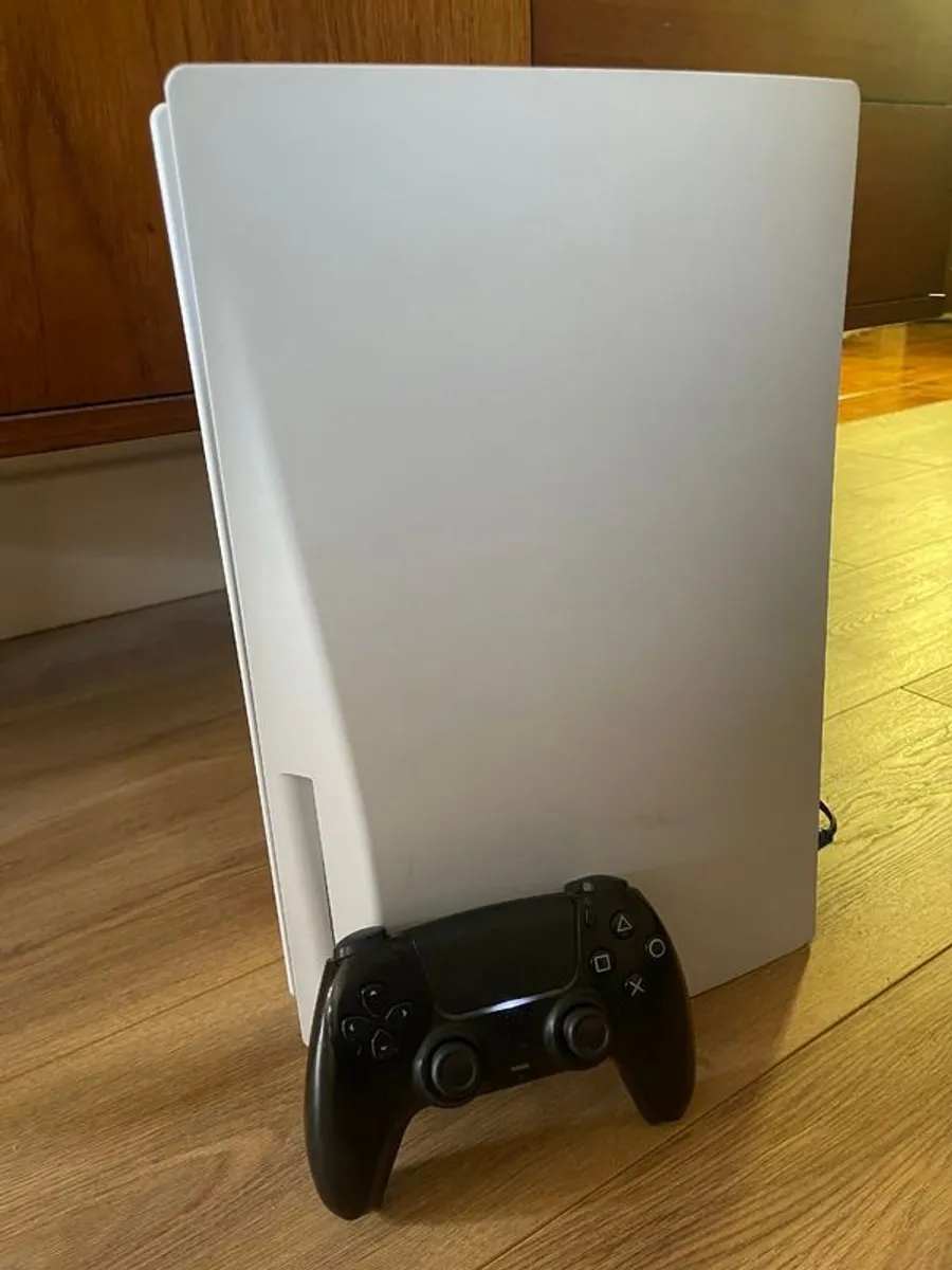 PlayStation 5 Disc Edition - Image 2