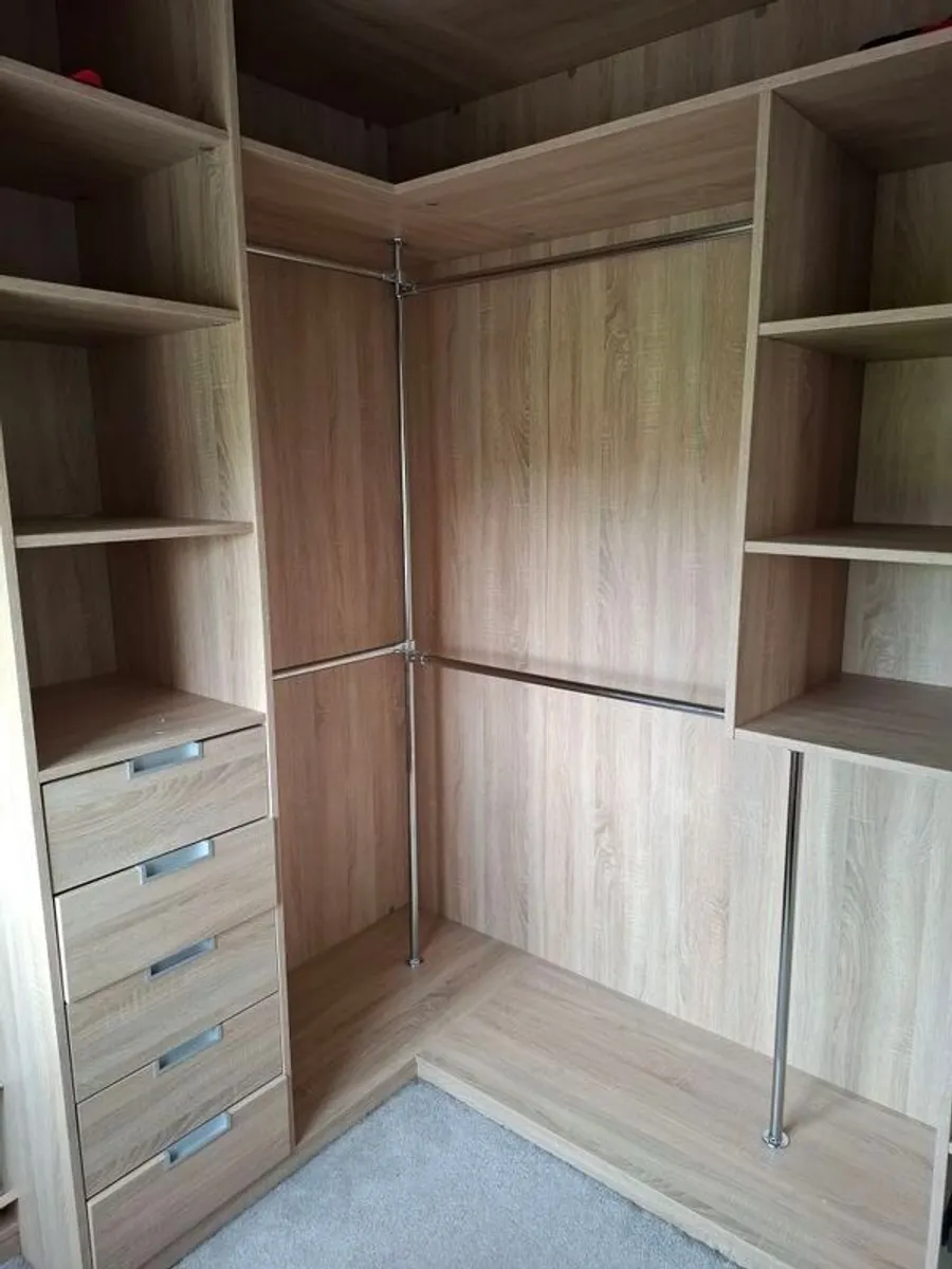 walk-in wardrobe - Image 2