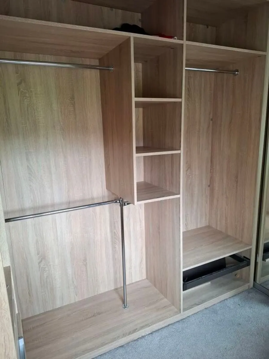 walk-in wardrobe - Image 3