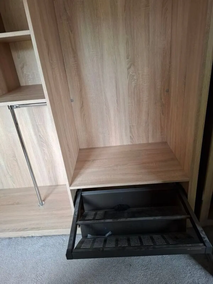 walk-in wardrobe - Image 4