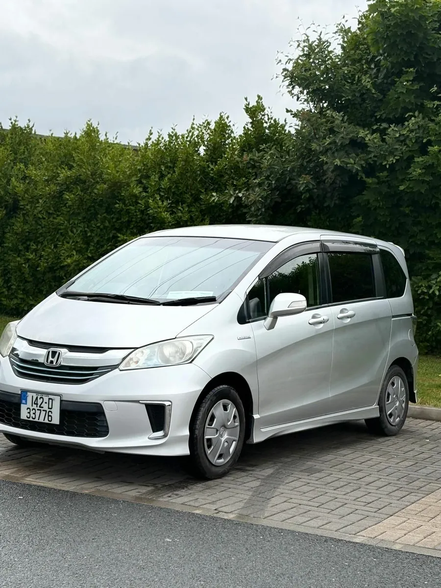 142 Honda Freed 1.5 Hybrid 7 Seater - Image 2