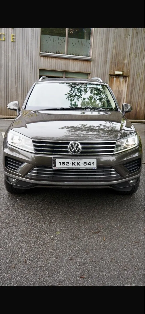 2016 Volkswagen Touareg V6 5 Seat Crew Cab - Image 2