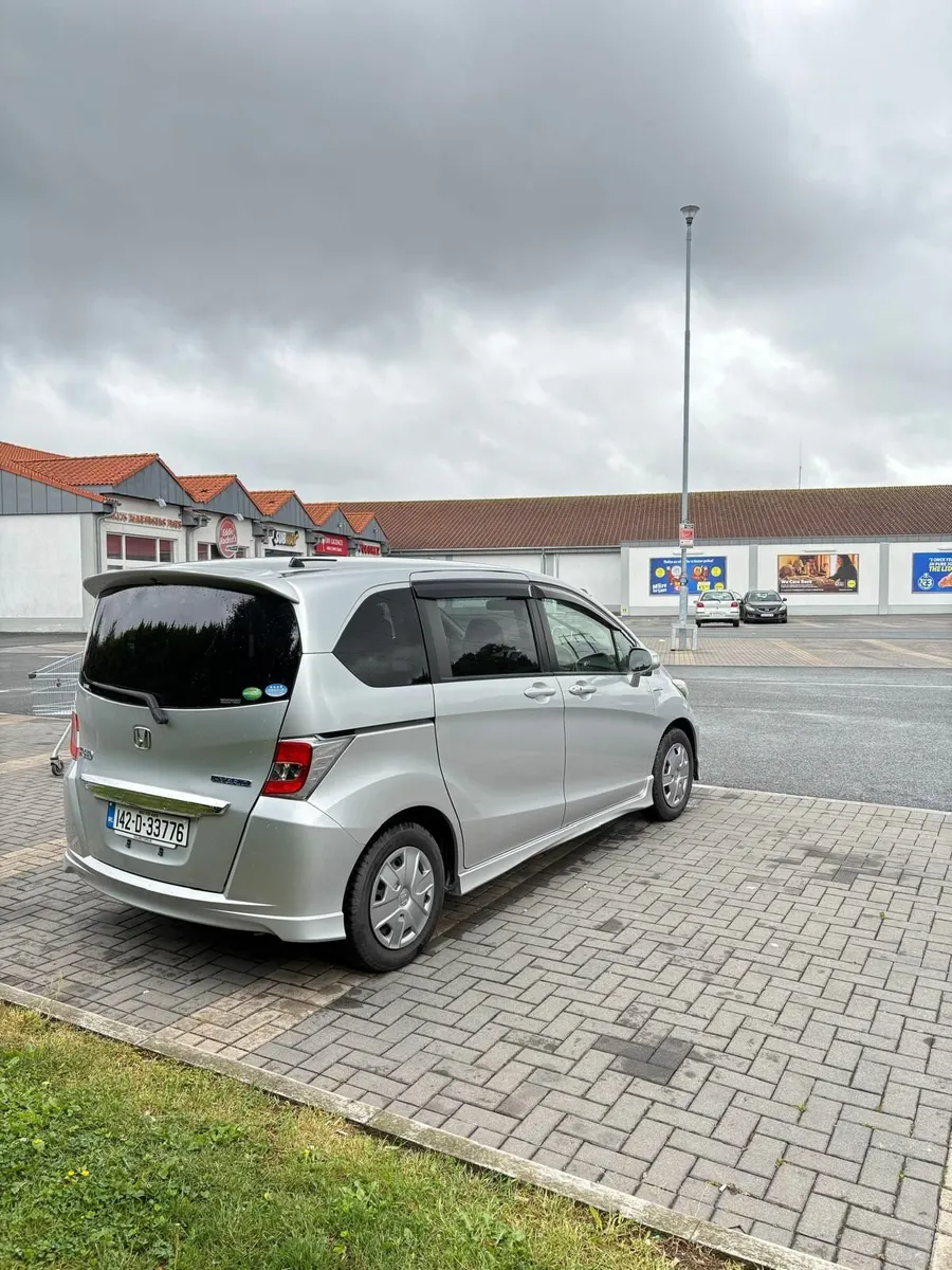 142 Honda Freed 1.5 Hybrid 7 Seater - Image 4