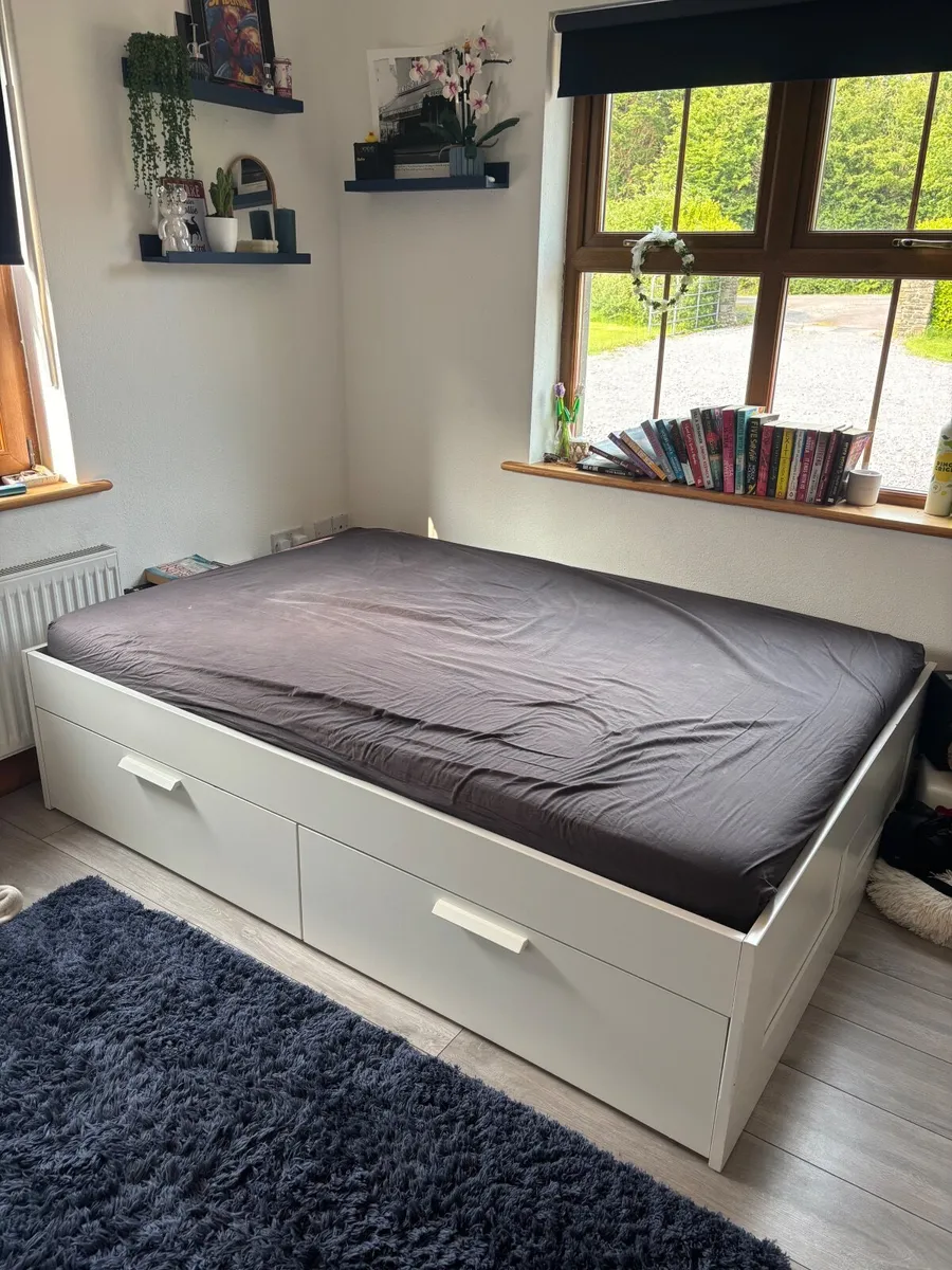 Bed frame - Image 1