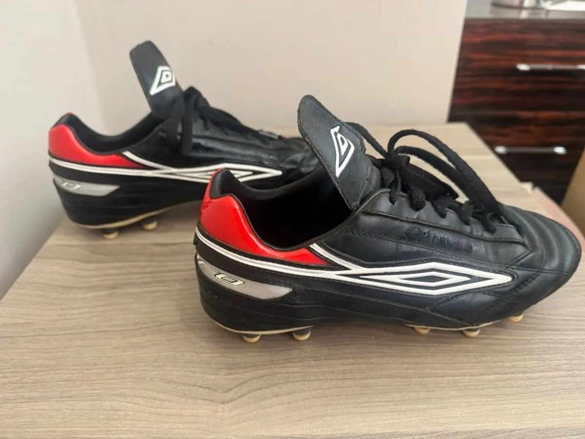 Umbro football boots size 5 - Image 1