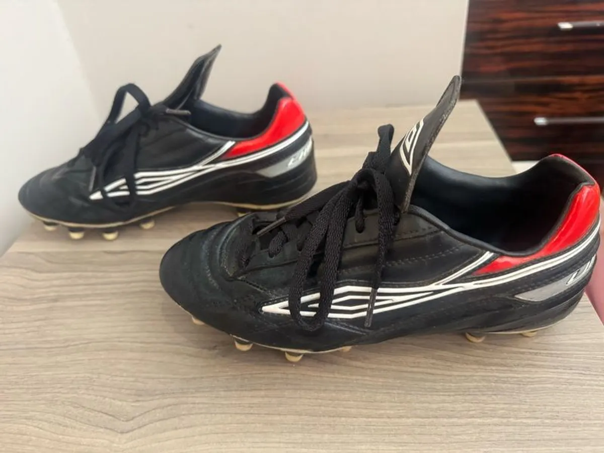 Umbro football boots size 5 - Image 3