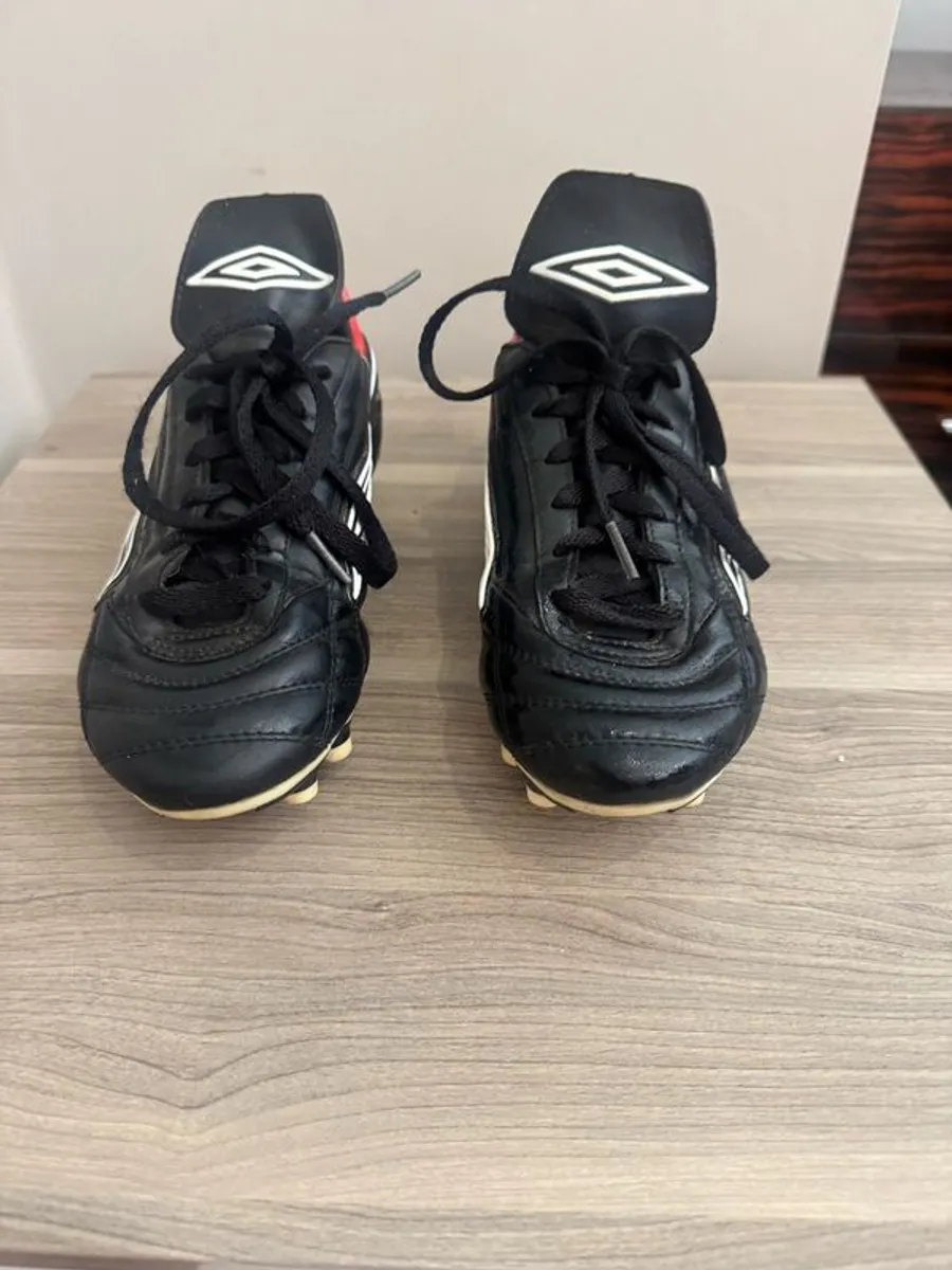 Umbro football boots size 5 - Image 4