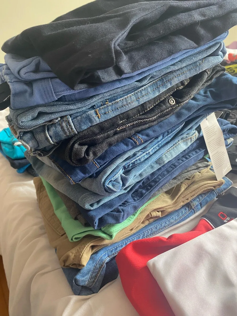 BOYS CLOTHES AGE 7-9 - Box of 120 items - Image 4