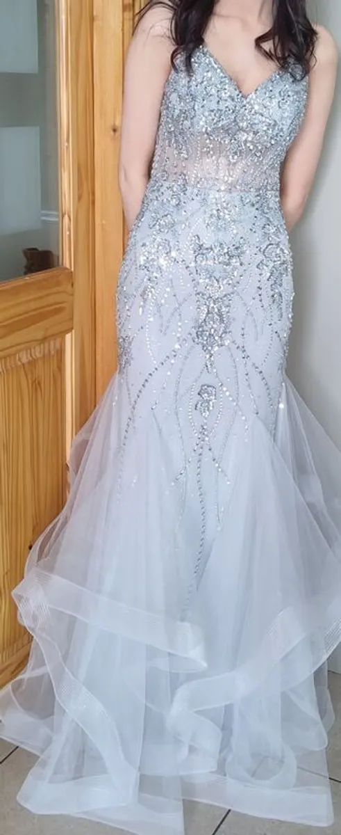 Debs / Grad - Image 1