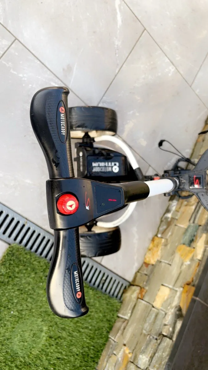 Motocaddy S1 Electric Golf Trolley - Image 4