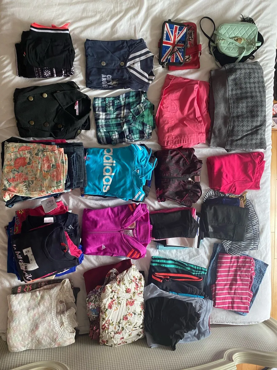 GIRLS CLOTHES AGE 11-12 - Box of 79 items - Image 1
