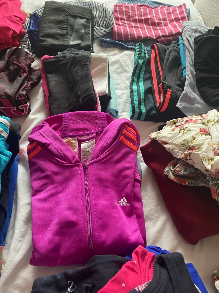 GIRLS CLOTHES AGE 11-12 - Box of 79 items - Image 2