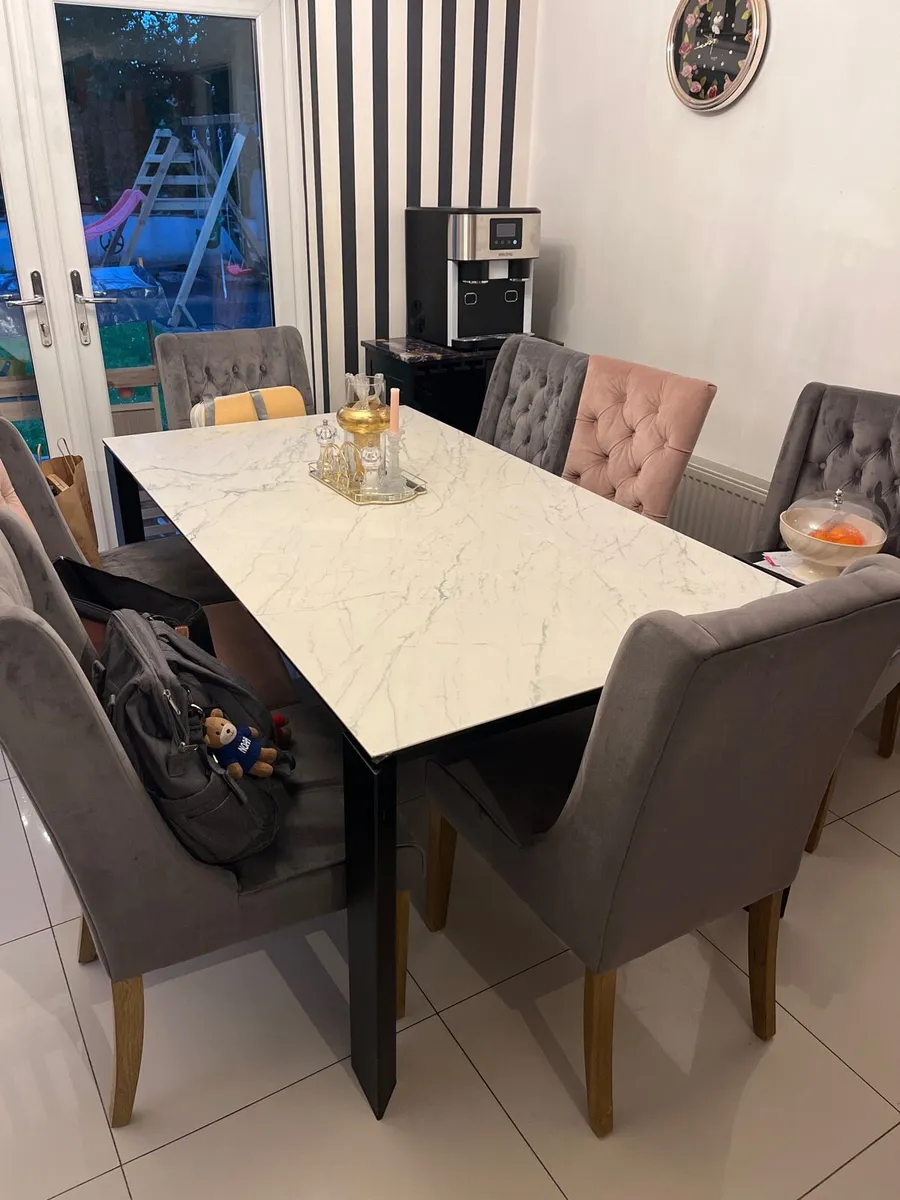 Kitchen table - Image 1