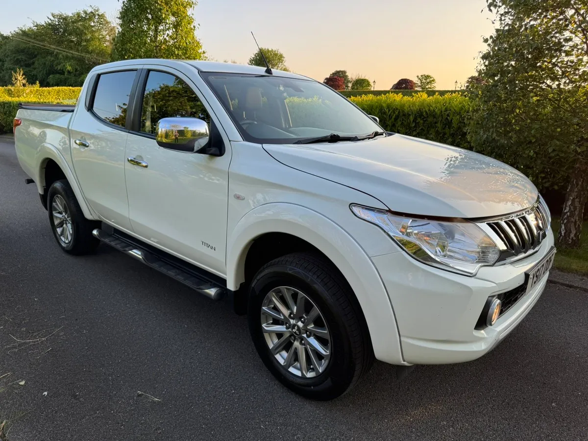 Mitsubishi L200 2.4 DI-D DC Titan 4WD Euro 6 4dr - Image 2