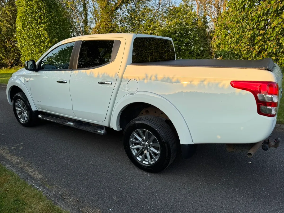 Mitsubishi L200 2.4 DI-D DC Titan 4WD Euro 6 4dr - Image 3