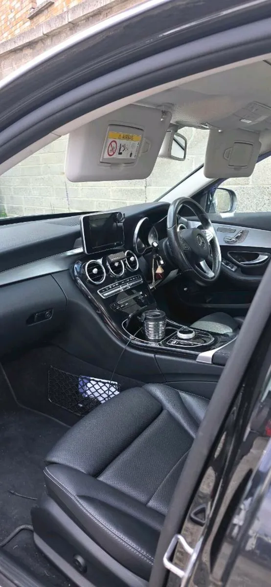 2018 Mercedes 220D - Image 3