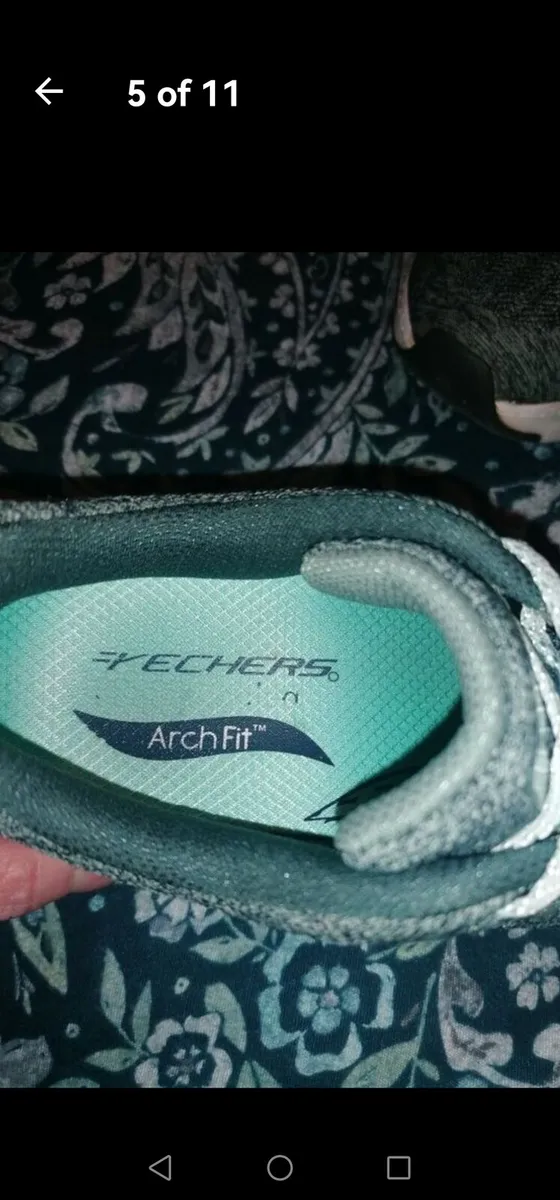Beautiful lady skechers - Image 3