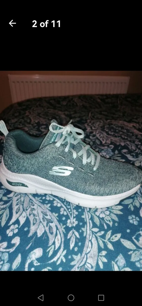 Beautiful lady skechers - Image 1