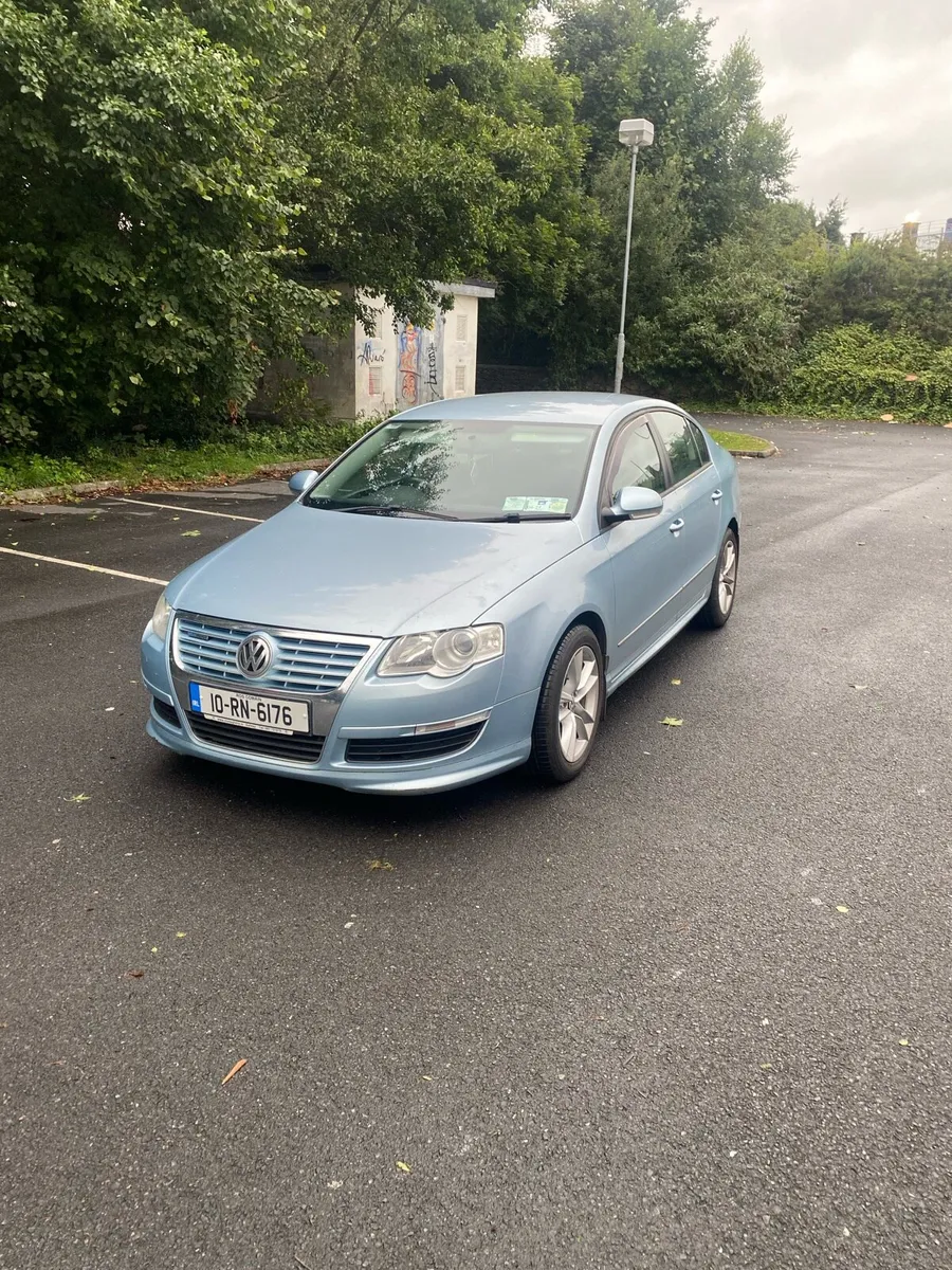 2010 Volkswagen Passat - Image 4