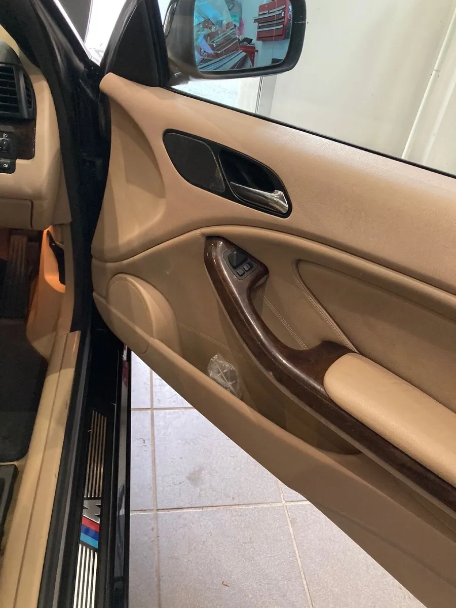 BMW 3-Series 2005 - Image 2