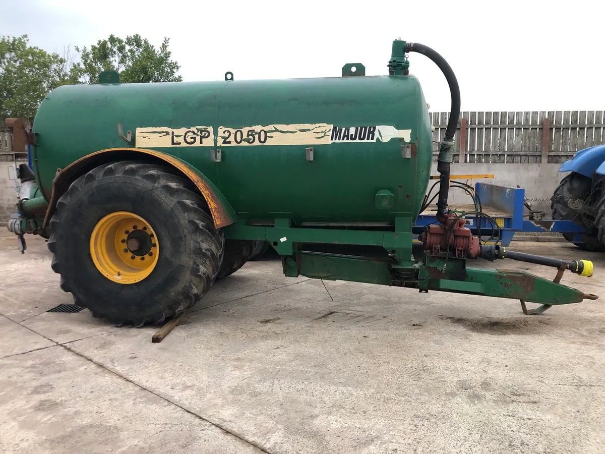 Major 2050 gallon tanker - Image 1