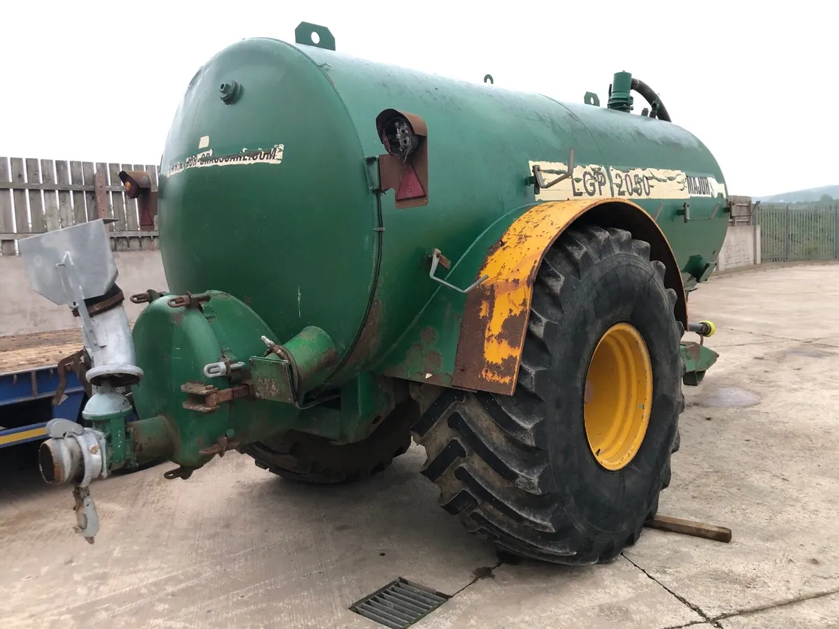 Major 2050 gallon tanker - Image 2