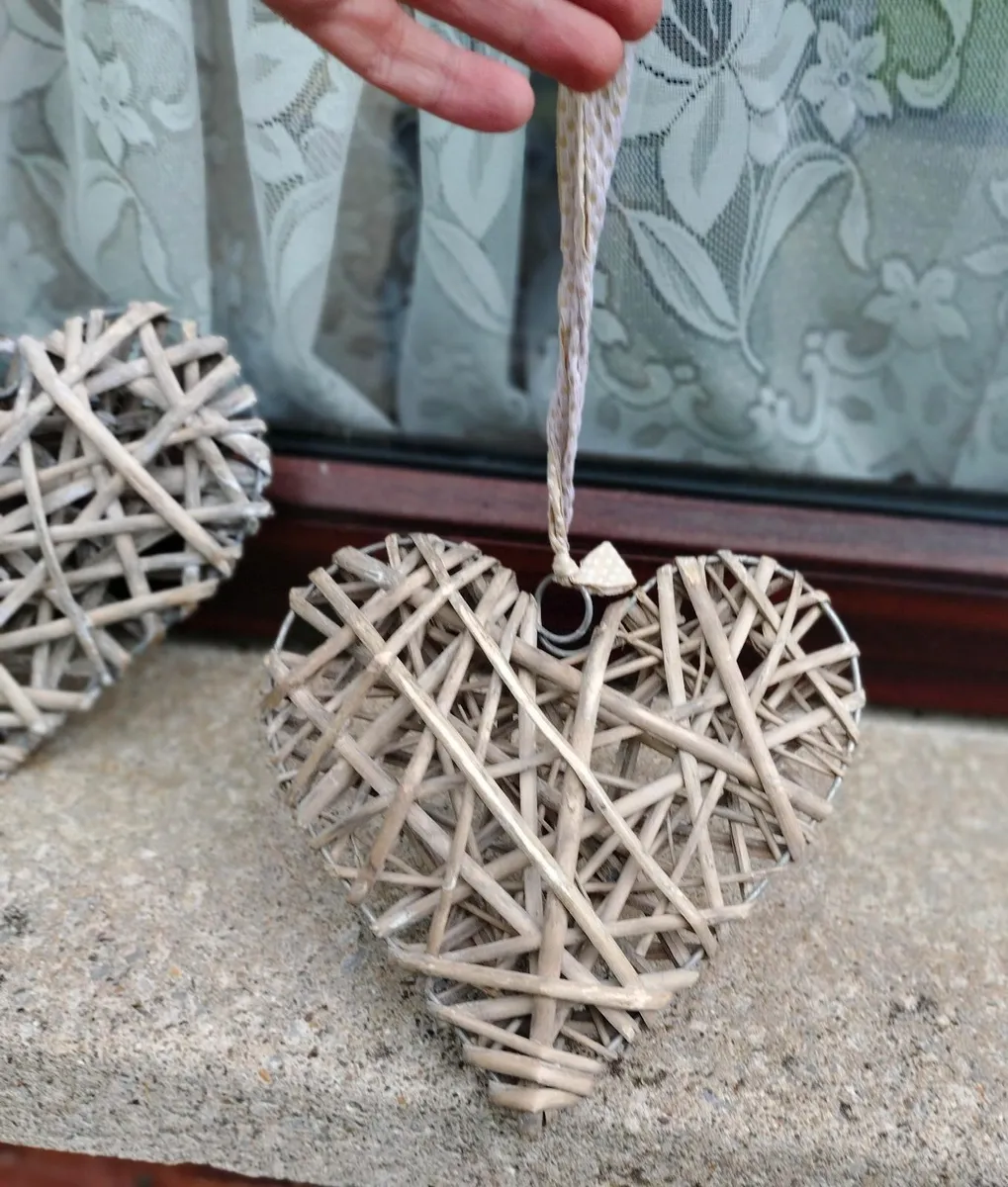 TWO WICKER HEARTS ON A WIRE FRAME (USED). - Image 2
