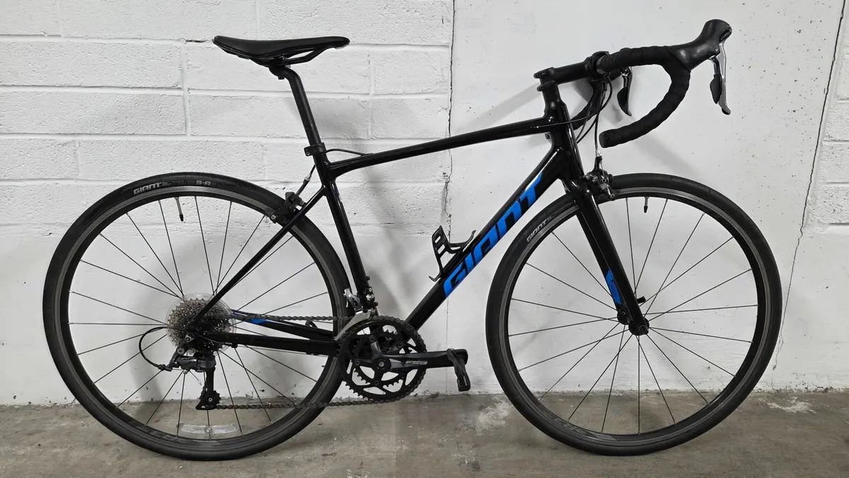 Giant Contend road bike - Image 1