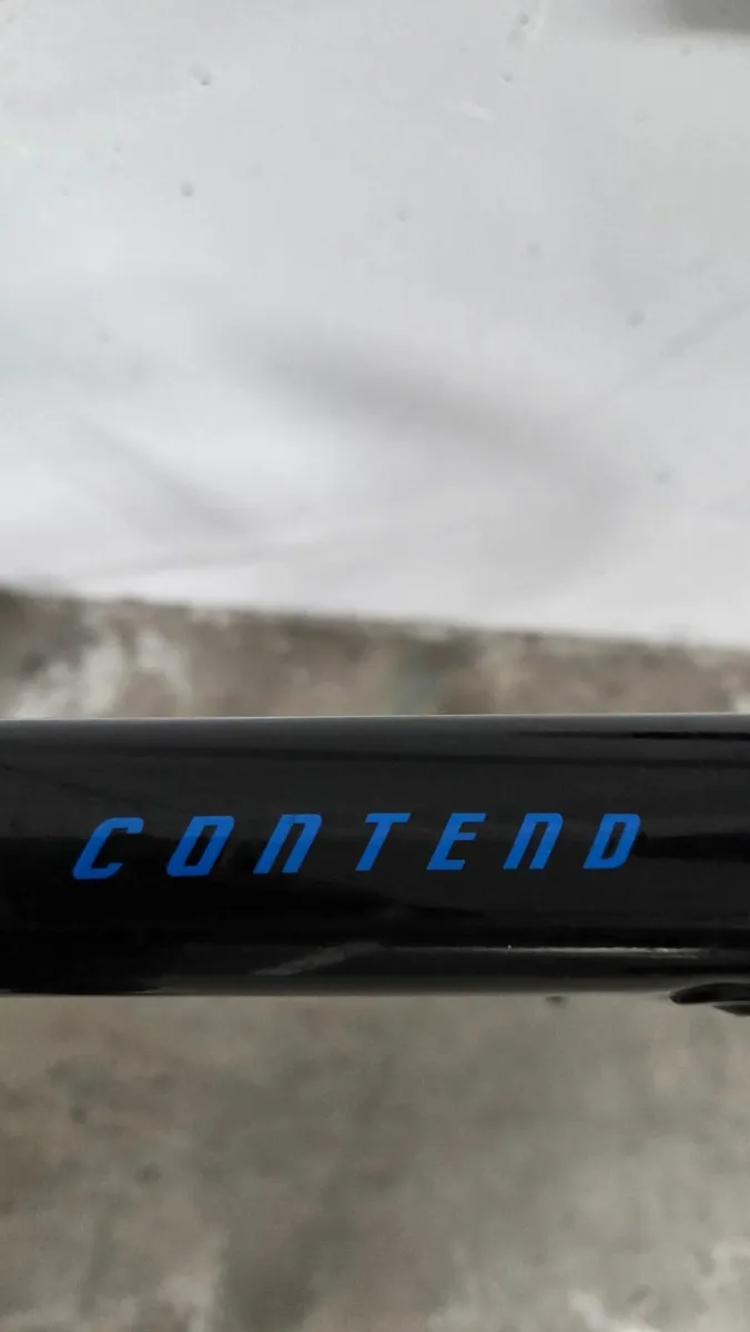 Giant Contend road bike - Image 4