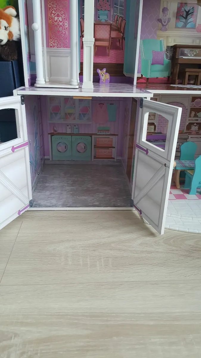 Doll House with accessories - Image 4