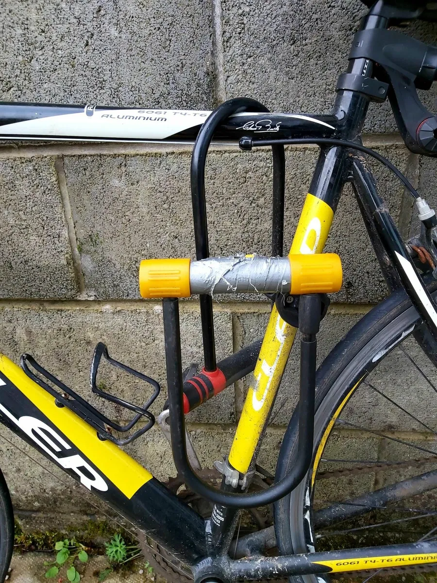 Claud Butler Road Bike + 2 U-Locks - Image 2