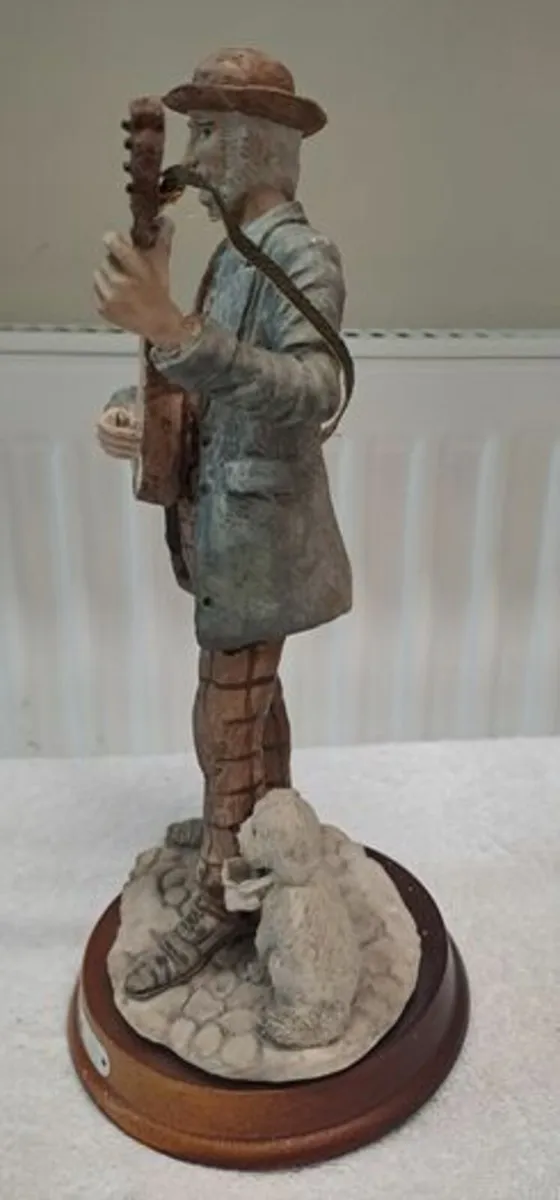 Banjo Bill Figurine - Image 3