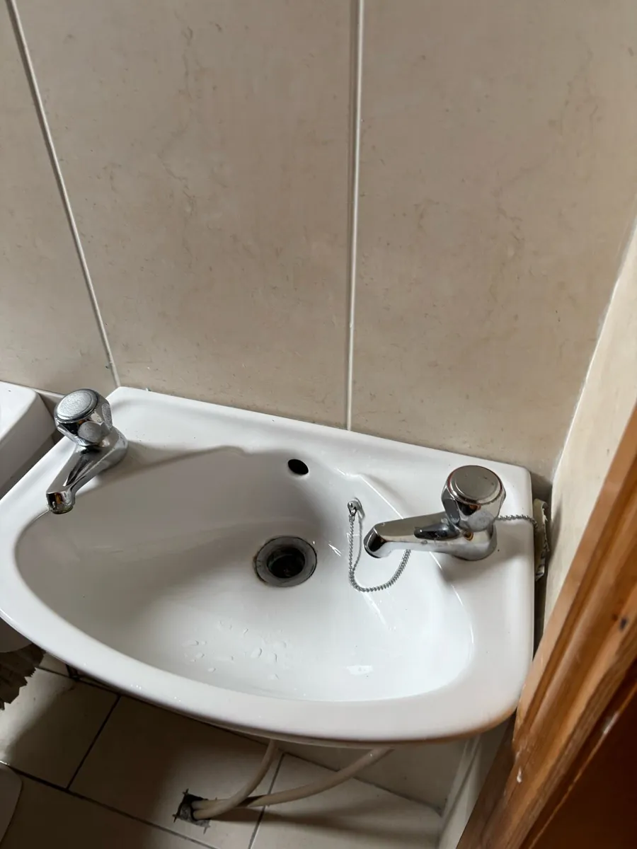 Hand Basin & Toilet - Image 1