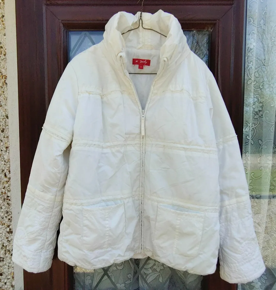 LADIES OFF WHITE PUFFER JACKET (USED). - Image 1