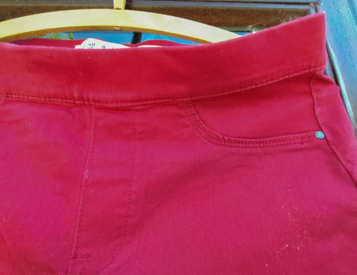 LADIES RED JEANS. - Image 4