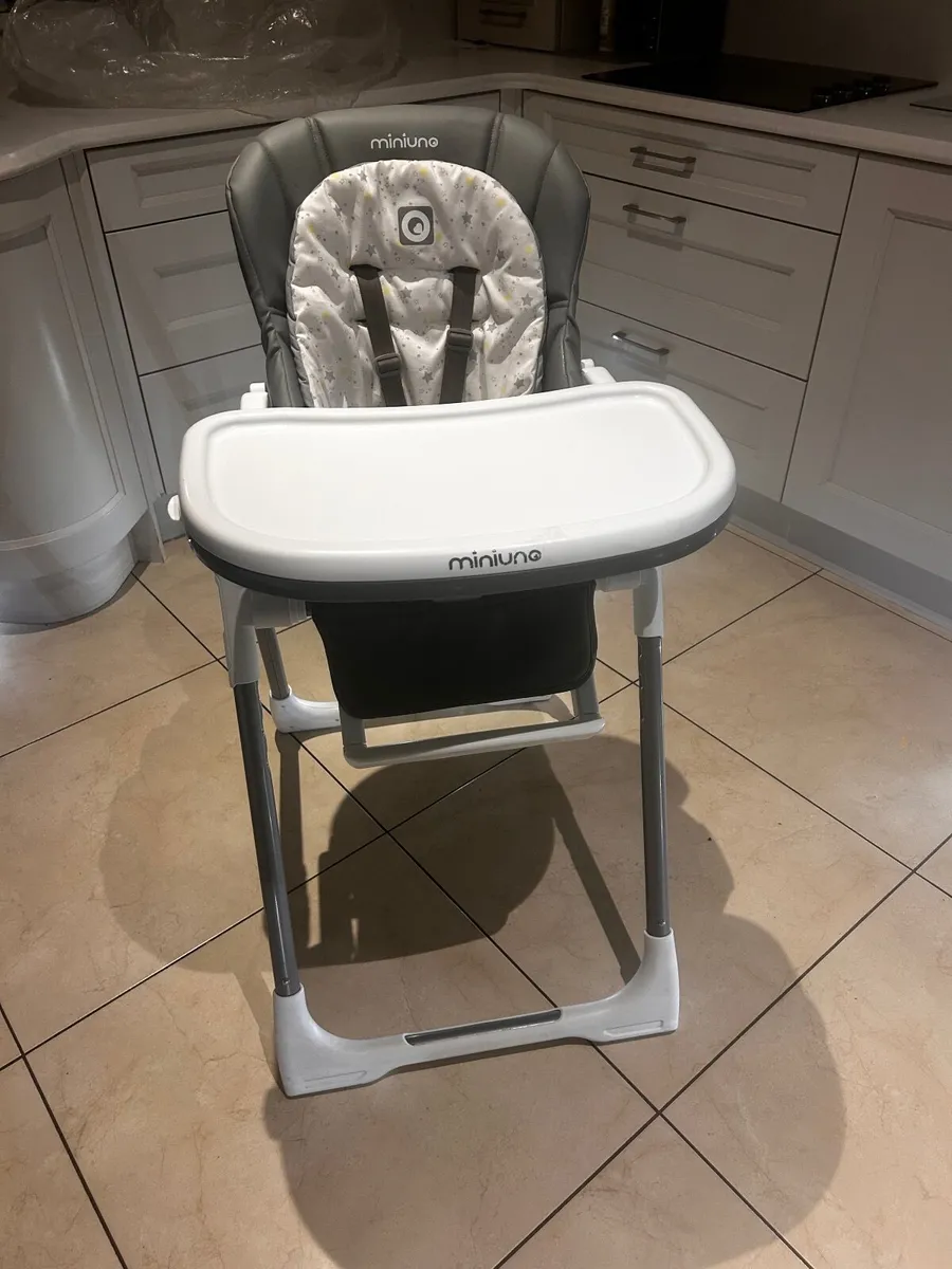 Baby high chair. - Image 1