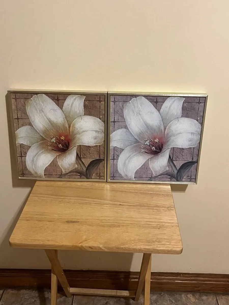 Selection of canvases and wall hangings. - Image 4
