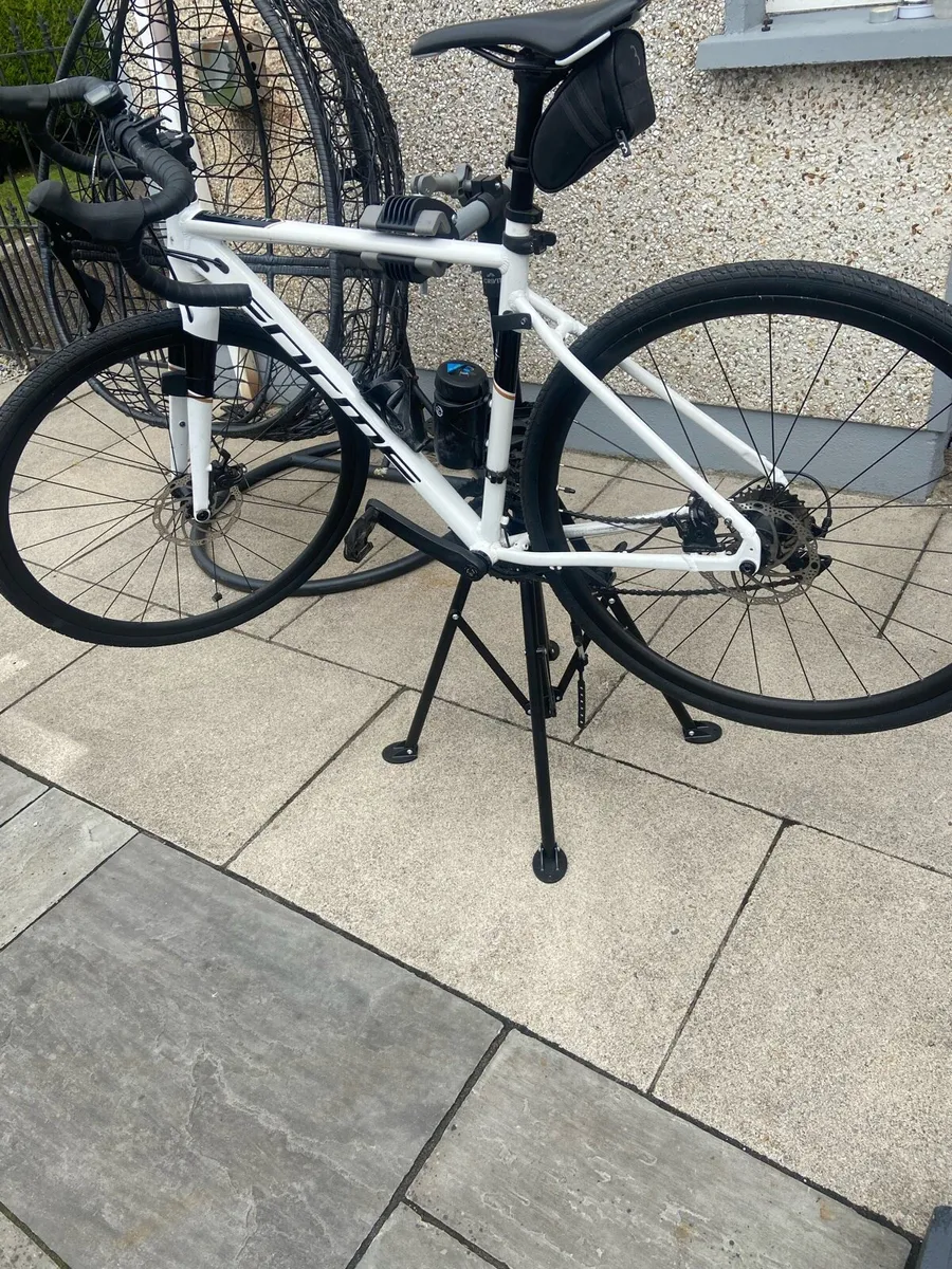 Bicycle road bike - Image 1