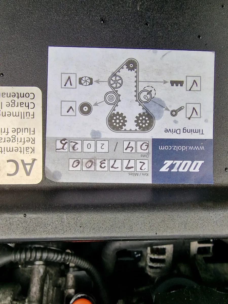 Volkswagen Passat 2011 - Image 2