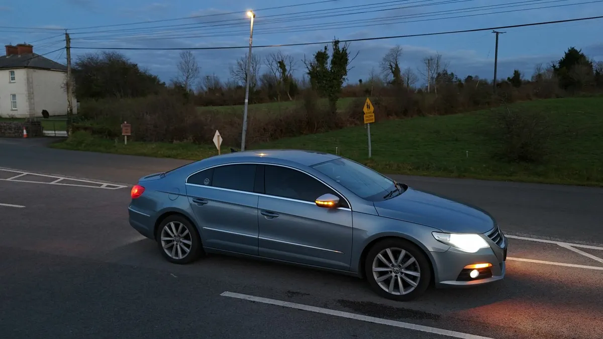 Volkswagen Passat 2011 - Image 3