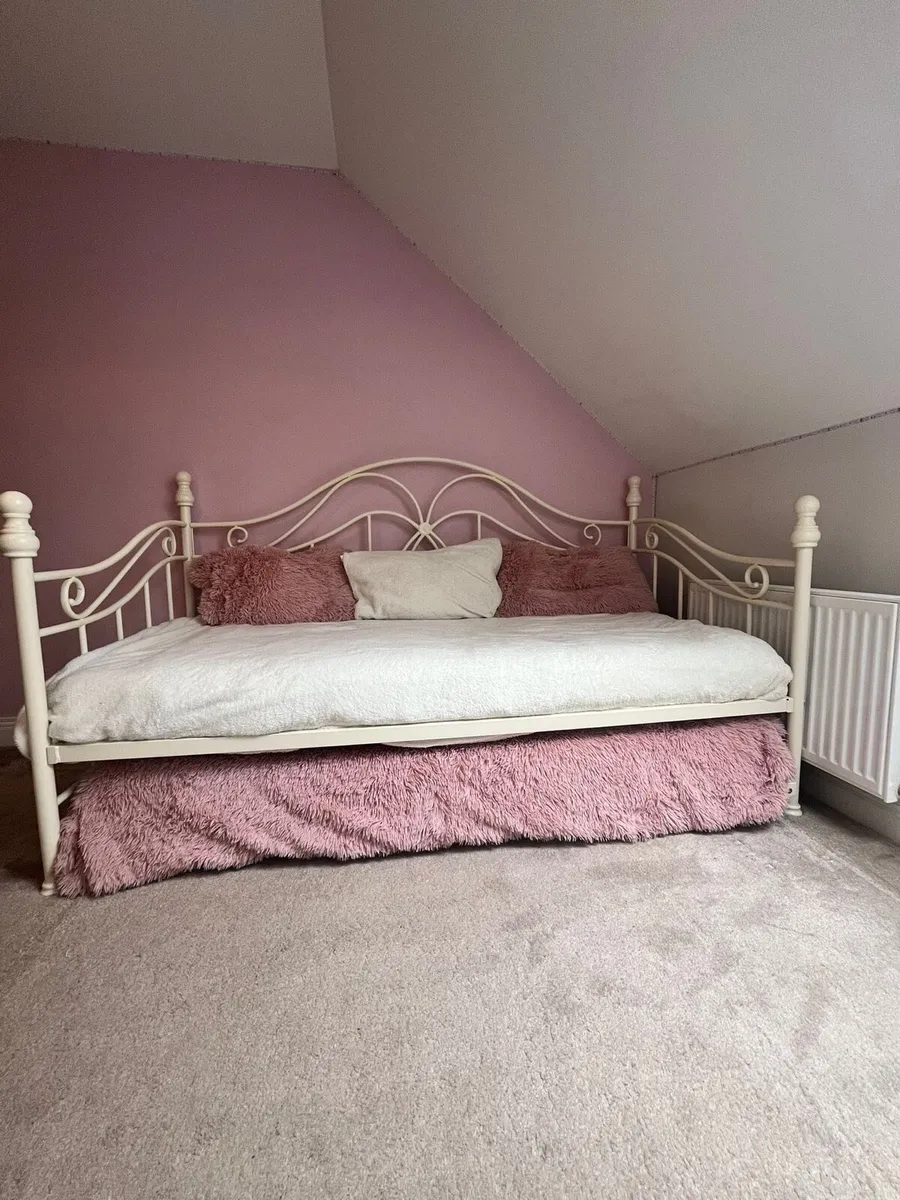 Trundle bed - Image 1