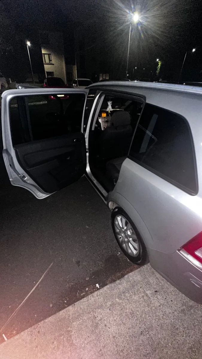 Opel Zafira 2008 - Image 2