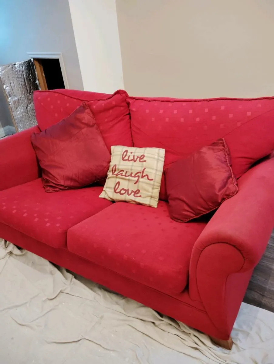 Couch. - Image 1