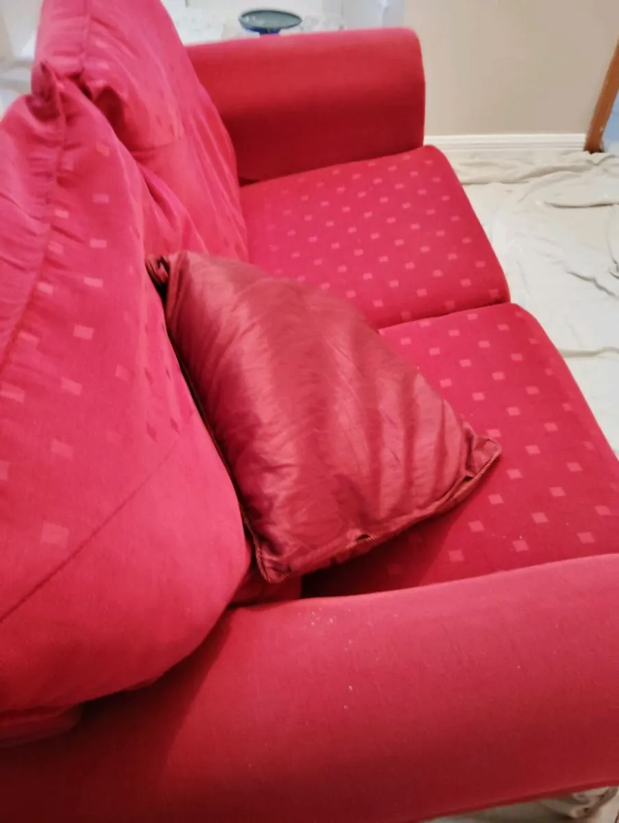 Couch. - Image 3