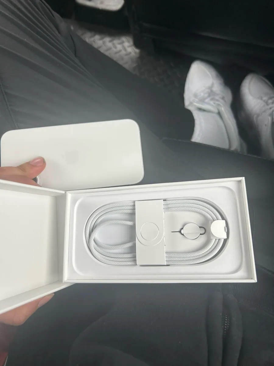 iPhone 16 128gb white - Image 3