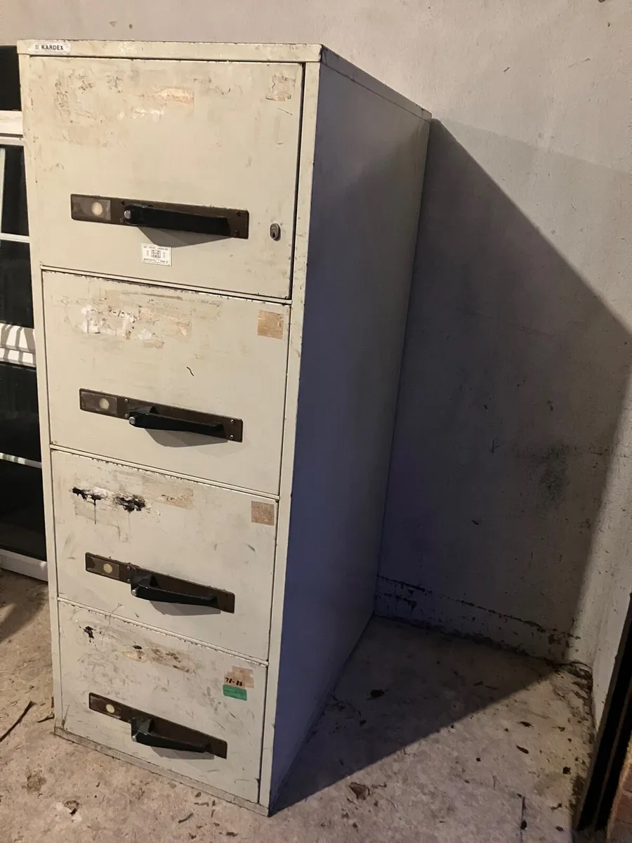 Fireproof filing cabinet - Image 1